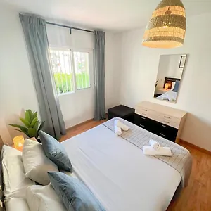 Large & Cozy Centrally Apartamento